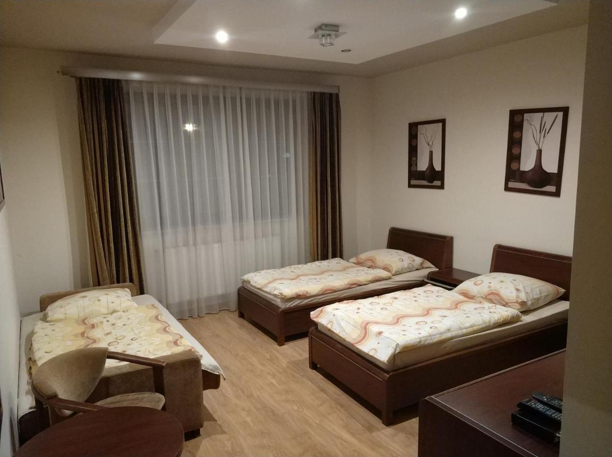 Villarenoma Nadarzyn Exteriör bild