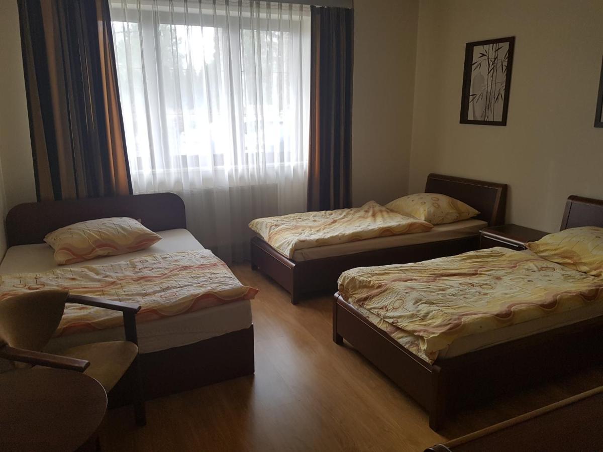 Villarenoma Nadarzyn Exteriör bild