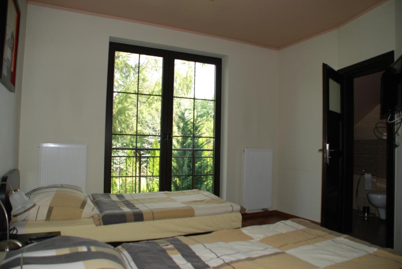 Villarenoma Nadarzyn Exteriör bild